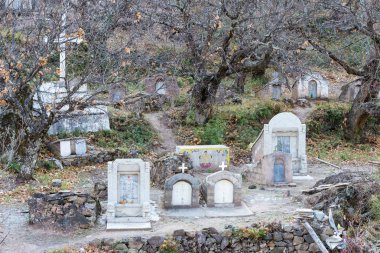 Diqing, Çin - Mar 17 2015: Katolik Mezarlığı'nda Cizhong. Diqing, Yunnan, Çin'in ünlü bir Tibet Köyü.
