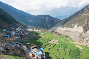 Diqing, Çin - Mar 17 2015: Cizhong köyü. Diqing, Yunnan, Çin'in ünlü bir Tibet Köyü.