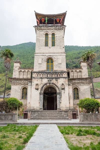 Diqing, china - 17. März 2015: die katholische Kirche von cizhong. eine berühmte historische Stätte von Diqing, Yunnan, China. — Stockfoto