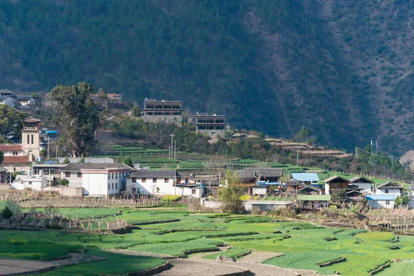 Diqing, China - Mar 17 2015: Cizhong dorp. een beroemde Tibetaanse dorp van Diqing, Yunnan, China. — Stockfoto
