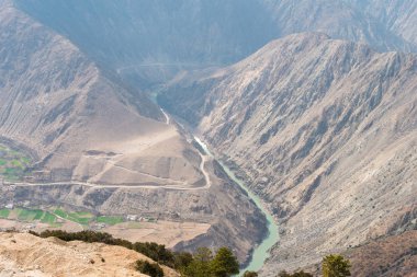 Deqin, Çin - Mar 15 2015: Lancang Nehri Meili kar dağ tabiatı. ünlü bir manzara Deqin, Yunnan, Çin.