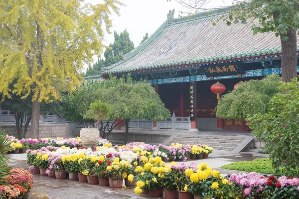 Henan, Çin - 14 Kasım 2015: Memorial Temple of Lord Bao. ünlü tarihi bir site Kaifeng, Henan, Çin.