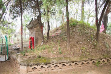 Henan, Çin - 29 Ekim 2015: Hua Tuo(140-208) Türbesi. ünlü tarihi bir site Xuchang, Henan, Çin.