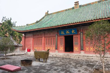 Henan, Çin - 26 Ekim 2015: Xuzhou'nın çü tapınakta ilkbahar ve sonbahar Kulesi doğal Spot (Chunqiu bina). ünlü tarihi bir site Xuchang, Henan, Çin.