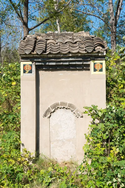 Henan, Çin - 27 Ekim 2015: Mezar Xu Shu'nın annesi. ünlü tarihi bir site Xuchang, Henan, Çin.