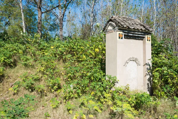 Henan, Çin - 27 Ekim 2015: Mezar Xu Shu'nın annesi. ünlü tarihi bir site Xuchang, Henan, Çin.