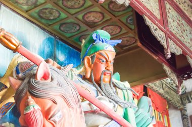 Henan, Çin - 27 Ekim 2015: Guan Yu Xuchang Guandi Bridge doğal Spot balyalama, Tapınağı'nda heykeli. ünlü tarihi bir site Xuchang, Henan, Çin.