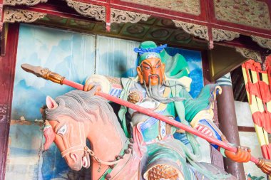 Henan, Çin - 27 Ekim 2015: Guan Yu Xuchang Guandi Bridge doğal Spot balyalama, Tapınağı'nda heykeli. ünlü tarihi bir site Xuchang, Henan, Çin.