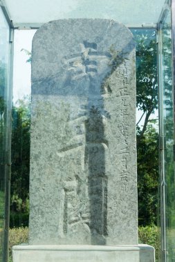 Henan, Çin - 02 Ekim 2015: Taş tablet vasıl Hulao Pass. ünlü tarihi bir site içinde Xingyang, Zhengzhou, Henan, Çin.