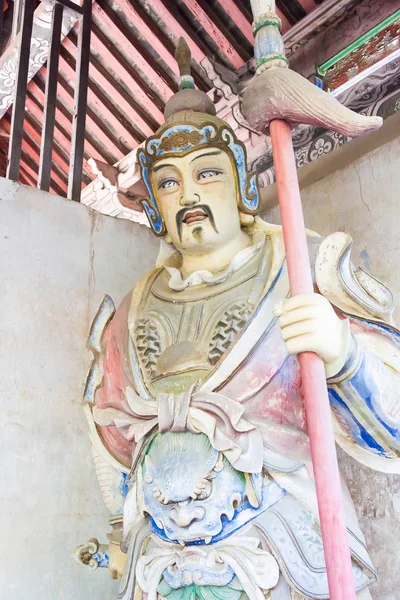 HENAN, CHINA - 27 de octubre de 2015: Estatua de Liao Hua en el templo de Xuchang Guandi. un sitio histórico famoso en Xuchang, Henan, China . —  Fotos de Stock