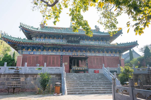 HENAN, CHINA - Nov 04 2015: Templo de Yongtai. un sitio histórico famoso en Dengfeng, Henan, China . —  Fotos de Stock