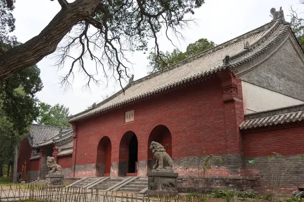 Henan, China - Nov 04 2015: Huishan Temple(Unesco World Heritage site). een beroemde historische site in Dengfeng, Henan, China. — Stockfoto