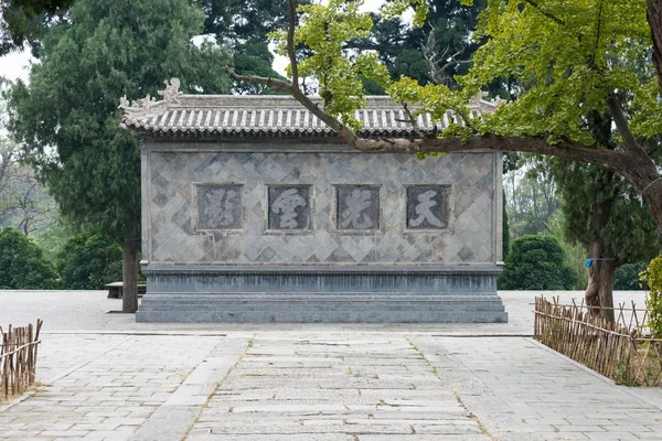 Henan, China - Nov 04 2015: Huishan Temple(Unesco World Heritage site). een beroemde historische site in Dengfeng, Henan, China. — Stockfoto