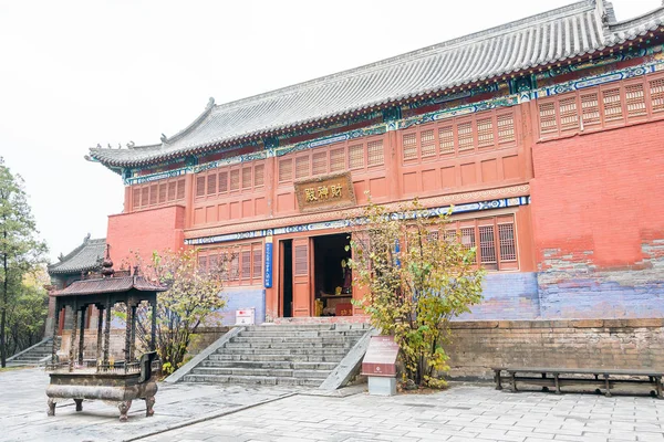 Che-nan, Čína - Nov 07 2015: Zhongyue Temple(World Heritage site). slavné historické místo v Dengfeng, Henan, Čína. — Stock fotografie