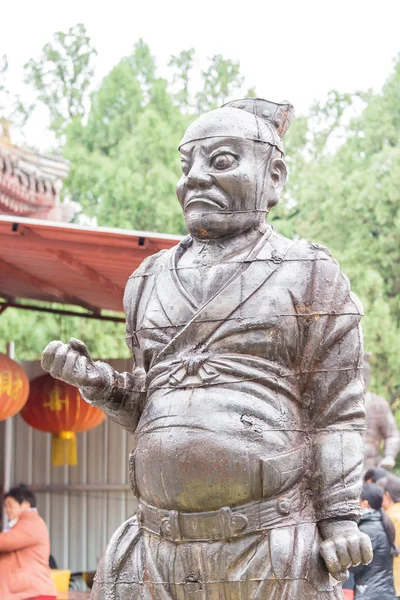 Henan, Çin - 07 Kasım 2015: Demir genel müdürü Zhongyue Temple(World Heritage site) Song Hanedanı. ünlü tarihi bir site Dengfeng, Henan, Çin. — Stok fotoğraf