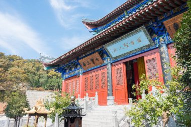 Henan, Çin - 03 Kasım 2015: Fawang Tapınağı. ünlü tarihi bir site Dengfeng, Henan, Çin.