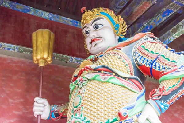 HENAN, CHINA - 07 nov 2015: Estatua en el Templo Zhongyue (Patrimonio de la Humanidad). un sitio histórico famoso en Dengfeng, Henan, China . —  Fotos de Stock