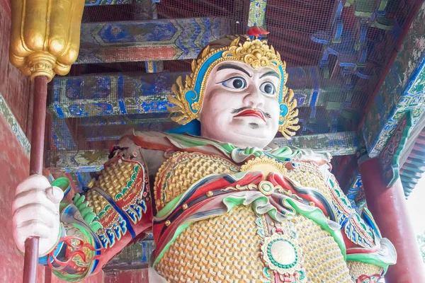 Henan, China - Nov 07 2015: Standbeeld in Zhongyue Temple(World Heritage site). een beroemde historische site in Dengfeng, Henan, China. — Stockfoto