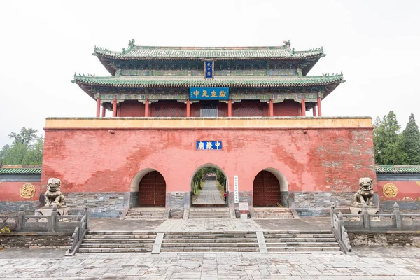 Henan, Çin - 07 Kasım 2015: Zhongyue Temple(World Heritage site). ünlü tarihi bir site Dengfeng, Henan, Çin. — Stok fotoğraf