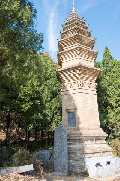 Henan, china - 03. Nov 2015: Pagode im Fawang Tempel. ein berühmter historischer ort in dengfeng, henan, china. — Stockfoto