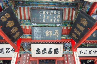 Henan, Çin - 30 Ekim 2015: Nanyang Memorial Tapınağı Wuhou (Nanyang Wuhouci) tavan. ünlü tarihi bir site Nanyang, Henan, Çin.