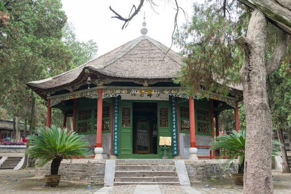 HENAN, CHINE - 30 octobre 2015 : Temple commémoratif Nanyang de Wuhou (Nanyang Wuhouci). un site historique célèbre à Nanyang, Henan, Chine . — Photo