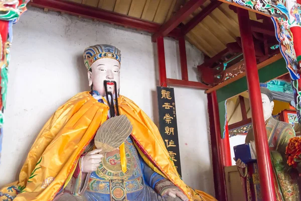 HENAN, CHINE - 30 octobre 2015 : Statue de Zhuge Liang au Nanyang Memorial Temple de Wuhou (Nanyang Wuhouci). un site historique célèbre à Nanyang, Henan, Chine . — Photo