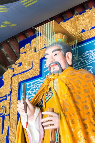 HENAN, CHINA - Jul 07 2015: The Duke of Zhou Statue at Luoyang Zhougong Temple Museum. a famous historic site in Luoyang, Henan, China. — Stock Photo, Image