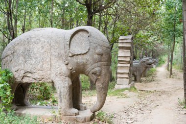 Henan, Çin - 03 Ekim 2015: Yongzhao mezar. Northtern Song Hanedanı İmparatorluk mezarlar. ünlü tarihi bir site Gongyi, Henan, Çin.