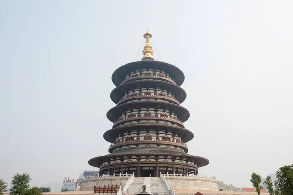Henan, China - Jul 07 2015: Sui en Tang dynastie Luoyang nationaal erfgoed stadspark. een beroemde historische site in Luoyang, Henan, China. — Stockfoto