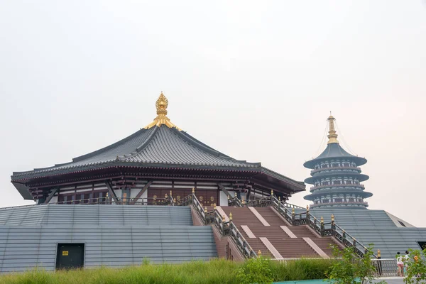 Henan, China - Jul 07 2015: Sui en Tang dynastie Luoyang nationaal erfgoed stadspark. een beroemde historische site in Luoyang, Henan, China. — Stockfoto