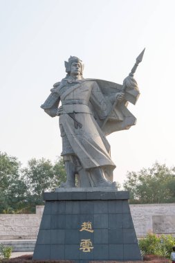 Hebei, Çin - 23 Ekim 2015: Taiyuan, Hebei, Çin Zilong Square'de Zhao Yun heykeller. geç Doğu Han Hanedanlığı ve erken Üç Krallık döneminde yaşamış bir askeri general oldu.