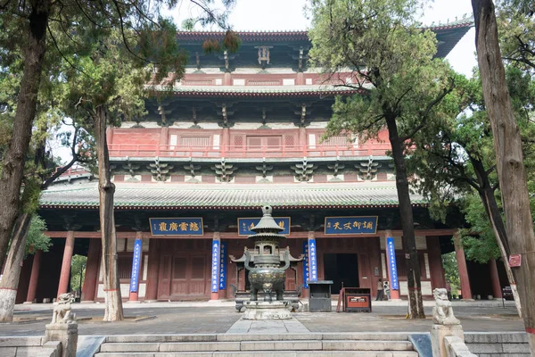 HEBEI, CHINA - 23 de outubro de 2015: Longxing Temple. um local histórico famoso em Zhengding, Hebei, China . — Fotografia de Stock
