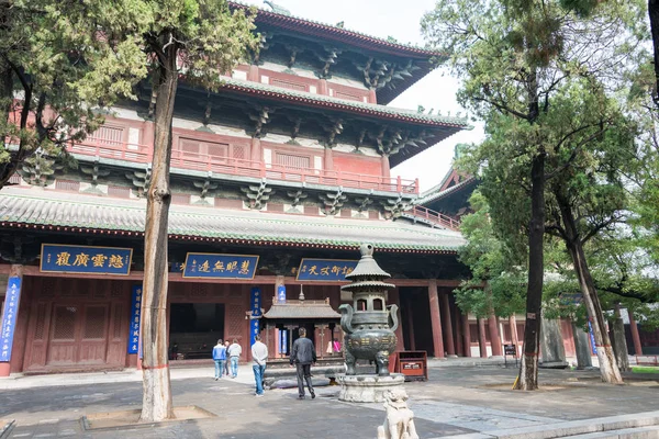 HEBEI, CHINA - okt 23 2015: Langefallstempel. et kjent historisk sted i Zhengding, Hebei, Kina . – stockfoto