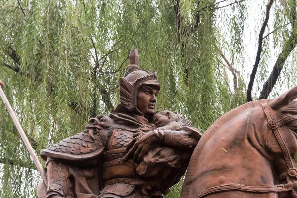 Hebei, Çin - 23 Ekim 2015: Zhao Yun heykeller Zhaoyun Tapınağı'nda. Taiyuan, Hebei, Çin ünlü tarihi bir site.