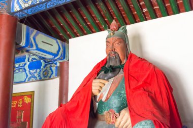 Hebei, Çin - 13 Ekim 2015: Guanyu heykel Sanyi Tapınağı'nda. ünlü tarihi bir site Zhuozhou, Hebei, Çin.