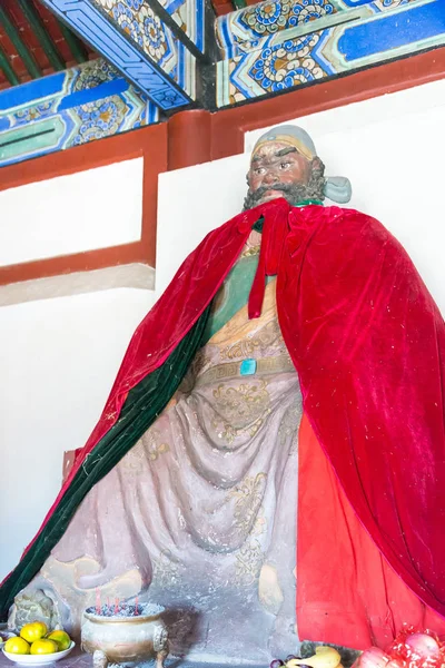 HEBEI, CHINA - Oct 13 2015: Zhangfei Statue at Sanyi Temple. a famous historic site in Zhuozhou, Hebei, China. — Stock Photo, Image