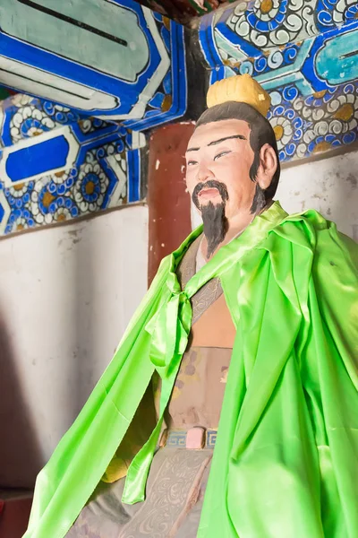 Hebei, Kina - okt 13 2015: Pang Tong staty vid Sanyi-templet. en berömd historisk plats i Zhuozhou, Hebei, Kina. — Stockfoto