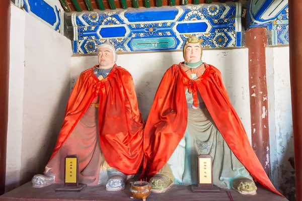 HEBEI, CHINA - Oct 13 2015: Statues of Pang Tong and Zhuge Liang at Sanyi Temple. a famous historic site in Zhuozhou, Hebei, China. — Stock Photo, Image