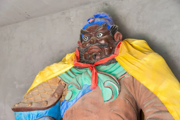 HEBEI, CHINA - 13 de octubre de 2015: Estatua de Zhangfei en el Templo Zhangfei. un sitio histórico famoso en Zhuozhou, Hebei, China . —  Fotos de Stock