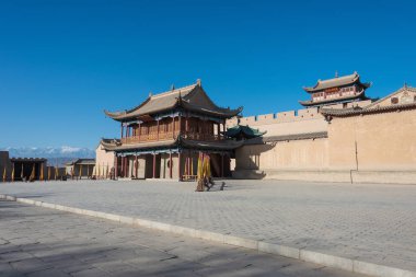 Jiayuguan, Çin - 13 Nisan 2015: Jiayuguan Pass, Çin Seddi batı ucunda. ünlü tarihi sitesi (Unesco Dünya Mirası) Jiayuguan, Gansu, China.