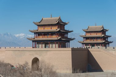 Jiayuguan, Çin - 13 Nisan 2015: Jiayuguan Pass, Çin Seddi batı ucunda. ünlü tarihi sitesi (Unesco Dünya Mirası) Jiayuguan, Gansu, China.
