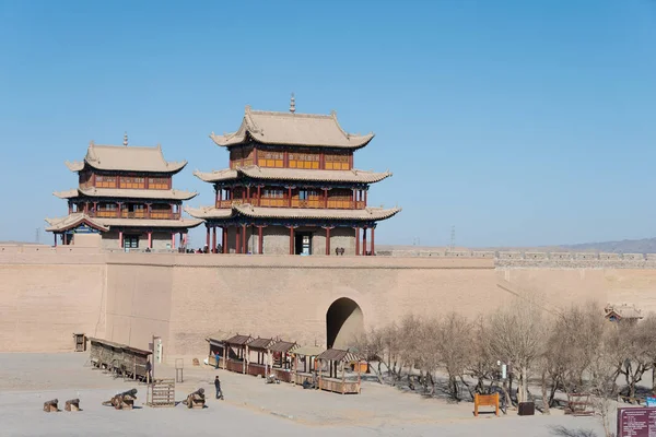 Jiayuguan, Čína - Duben 13 2015: Jiayuguan Pass, západním konci velké čínské zdi. slavný památkou (Unesco světového dědictví UNESCO), v Jiayuguan, Gansu, Čína. — Stock fotografie
