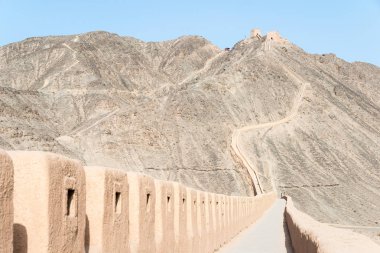 Gansu, Çin - 14 Nisan 2015: Çin Seddi taşkın. ünlü tarihi bir site içinde: Gansu, China.