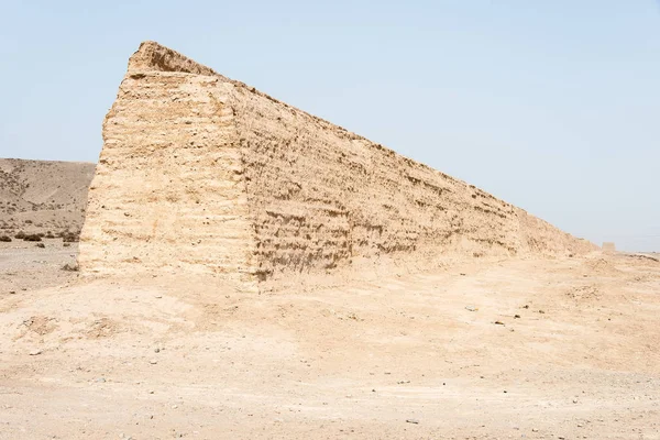 GANSU, CHINA - 14 abr 2015: Gran Muralla en Jiayuguan Pass (Patrimonio de la Humanidad por la UNESCO). un sitio histórico famoso en Gansu, China . — Foto de Stock