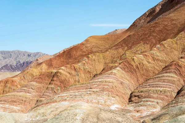 Gansu, Çin - 10 Nisan 2015: Renkli Hills doğal alanı Zhangye Ulusal Geopark (Zhangye Danxia). Danxia ülke Zhangye, Gansu, Çin ünlü manzara olduğunu.