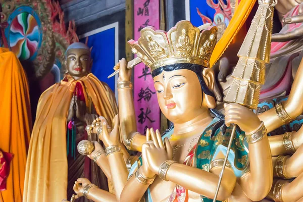 Gansu, Çin - 08 Nis 2015: Budda heykeller Haizang Tapınağı'nda. ünlü tarihi bir site: Wuwei, Gansu, China.