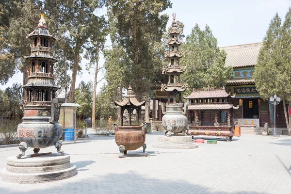 Gansu, Čína - duben 08 2015: Haizang chrám. slavné historické místo v Wu-Wej, Gansu, Čína. — Stock fotografie