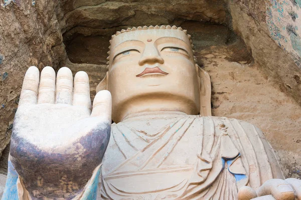 Tiantishan 석 굴에서 간쑤, 중국-4 월 9 일 2015: 부처님 동상. 우 웨이, 간쑤, 중국에서 유명한 역사 사이트. — 스톡 사진