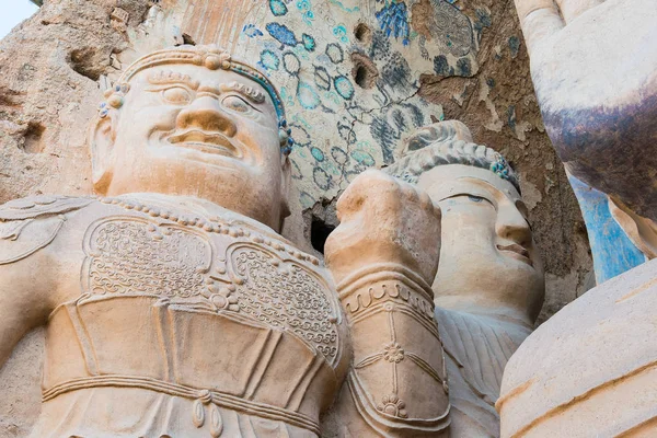 甘肃，中国-2015 年 4 月 9 日︰ 佛祖雕像在天梯山石窟。著名的历史古迹，在甘肃省武威市. — 图库照片